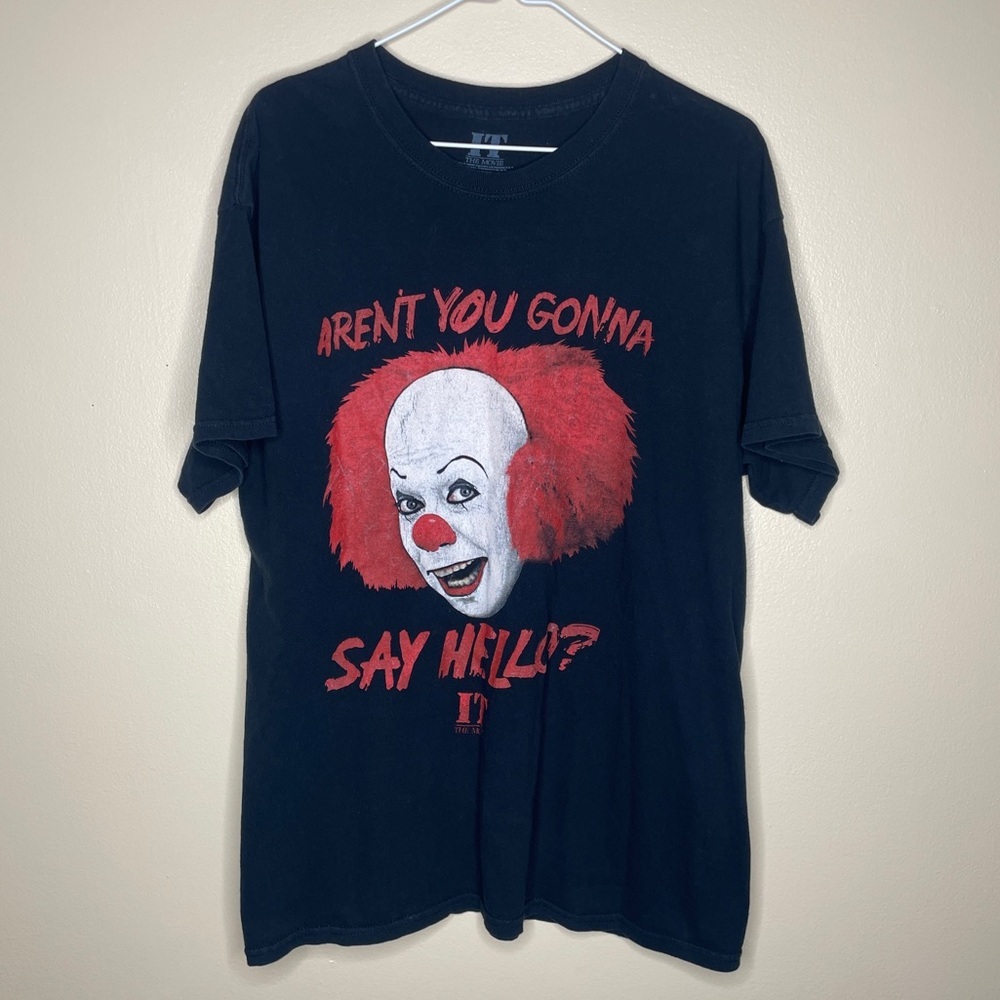 It Pennywise “Aren’t you gonna say Hello?” Graphic t-shirt - size Large